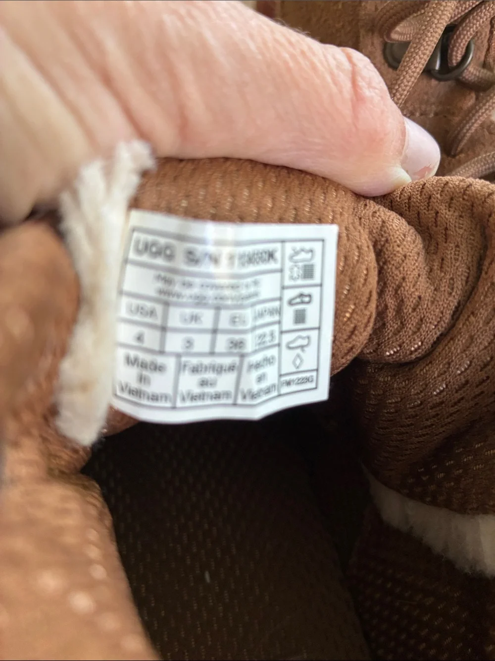 UGG K Highland Hi Heritage Kids Boots in Chestnut